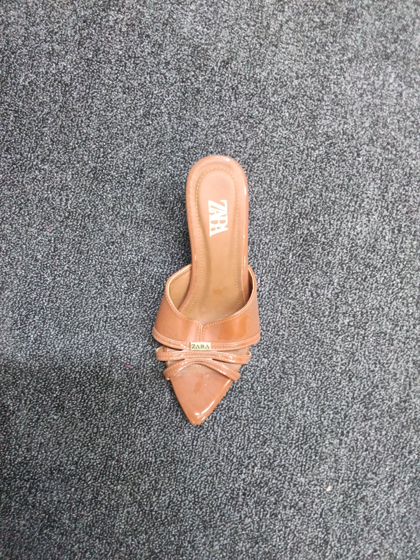 Zara Soes